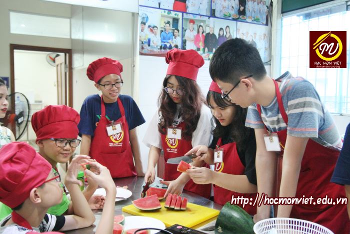 5 lý do nên cho trẻ học nấu ăn hè này – Trại hè