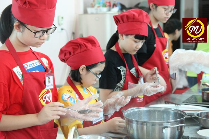 trại hè - khóa học nấu ăn cho trẻ em_giaoducnghe.edu.vn