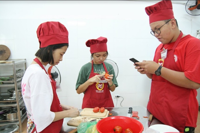 lớp nấu ăn trẻ em giaoducnghe.edu .vn2