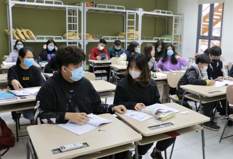 Học sinh, sinh viên tiếp tục nghỉ học đến hết tháng 2 để ngừa dịch bệnh