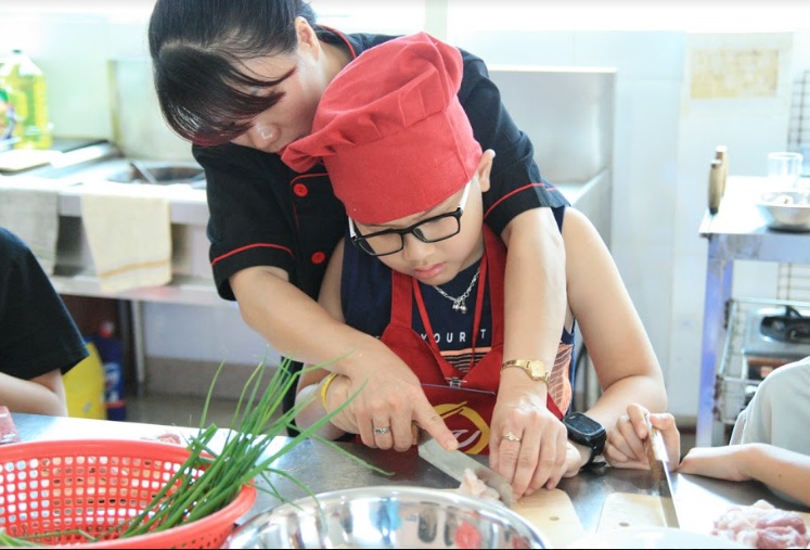 lớp học nấu ăn cho trẻ em giáo dục nghề