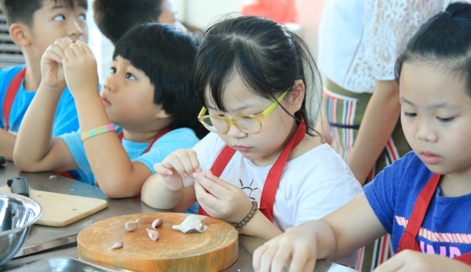 trại hè lớp nấu ăn trẻ em 2020 giáo dục nghề