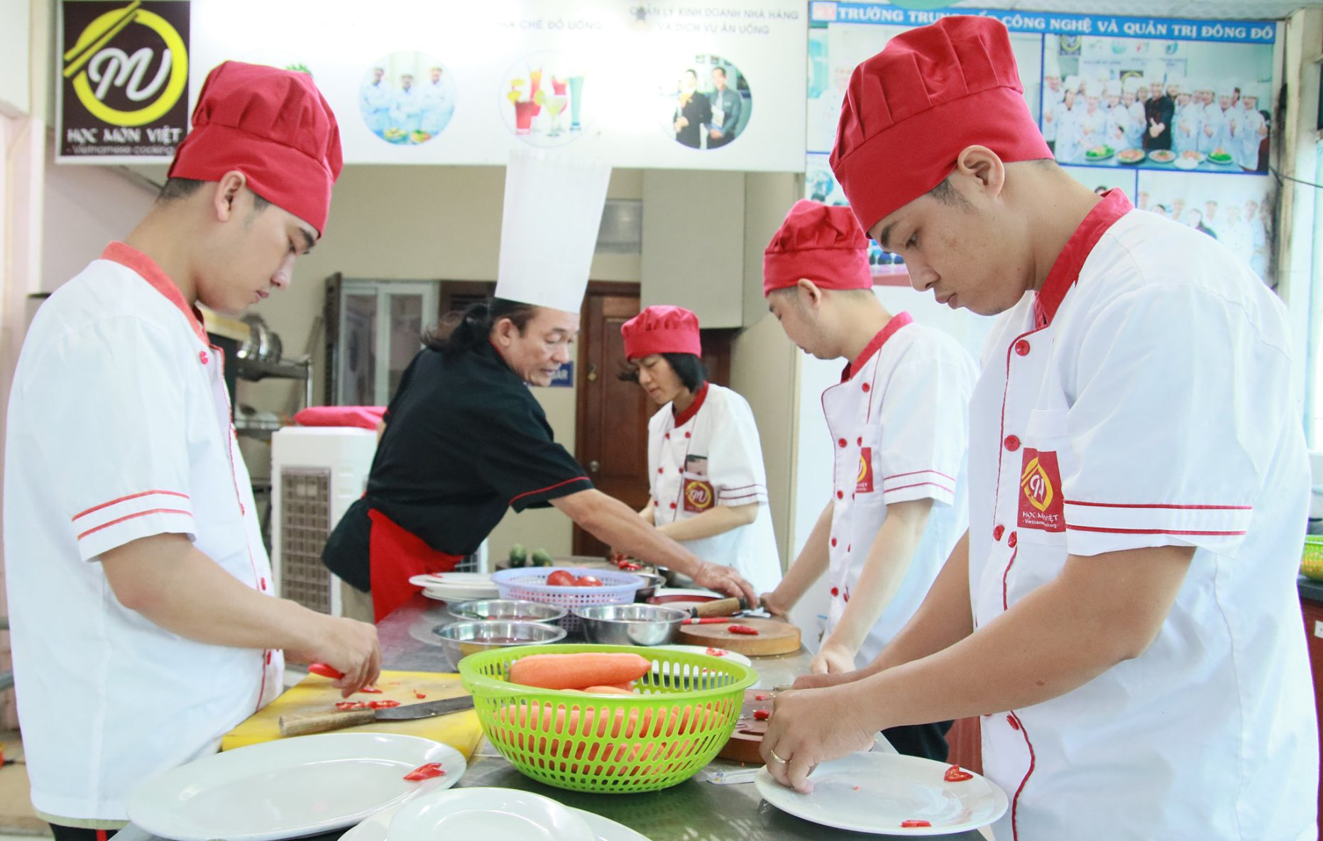 Khóa học Đầu bếp Việt – dạy nấu ăn chuyên nghiệp cho người mở quán